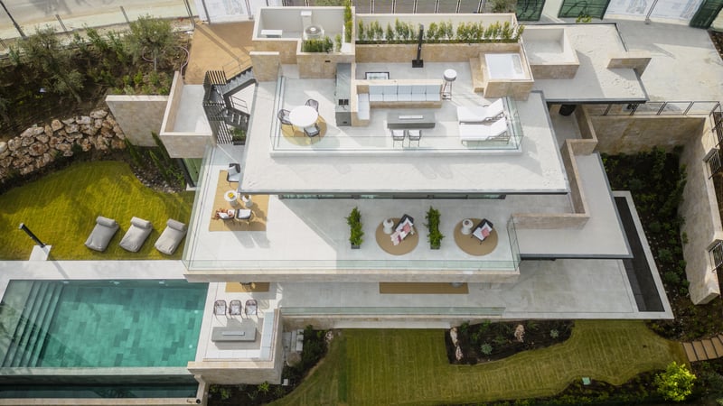 Villa in Nueva Andalucia - view 1