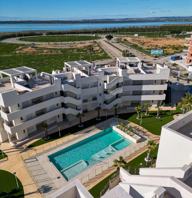 Apartment in Urbanizacion El Raso - Image 5