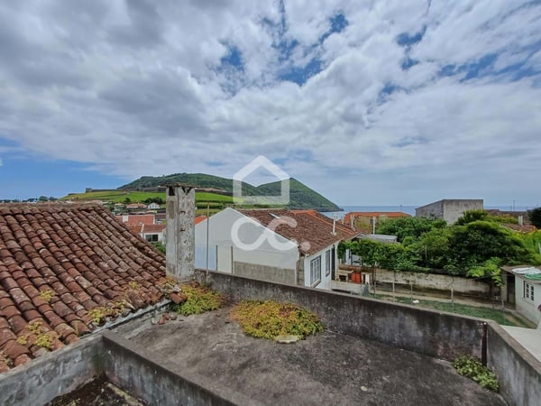 House in Angra do Heroismo - view 1