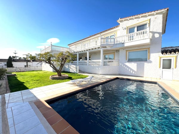 Villa in La Cala De Mijas - view 1