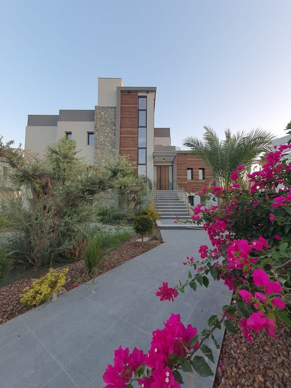 House in Parekklisha - Image 2