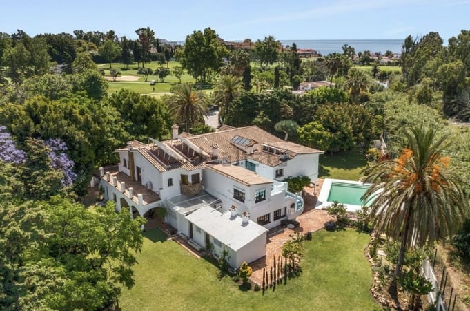 Villa in San Pedro de Alcantara - view 1