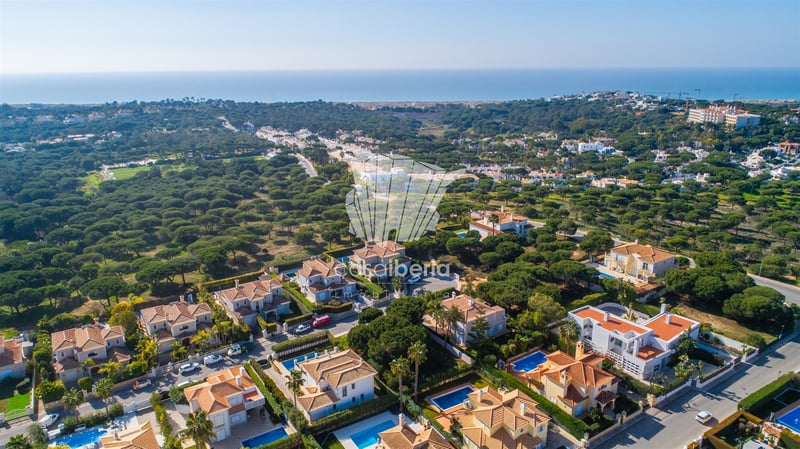 House in Almancil - view 1