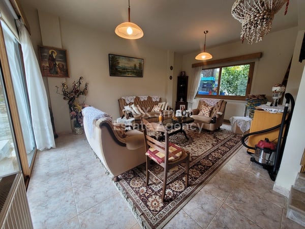 House in Kalo Chorio (Oreinis) - view 1