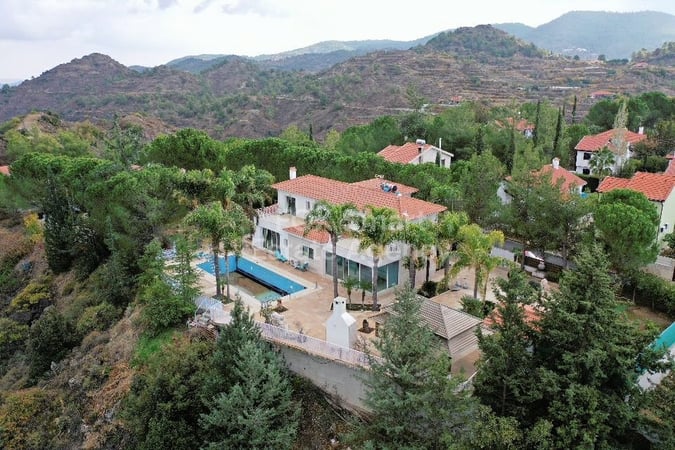 House in Kalo Chorio (Oreinis) - view 1
