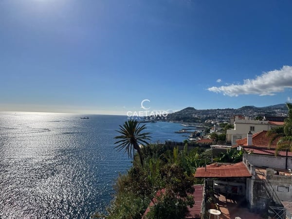 Villa in Funchal - view 1