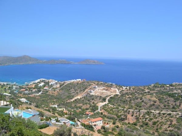 House in Agios Nikolaos - view 1