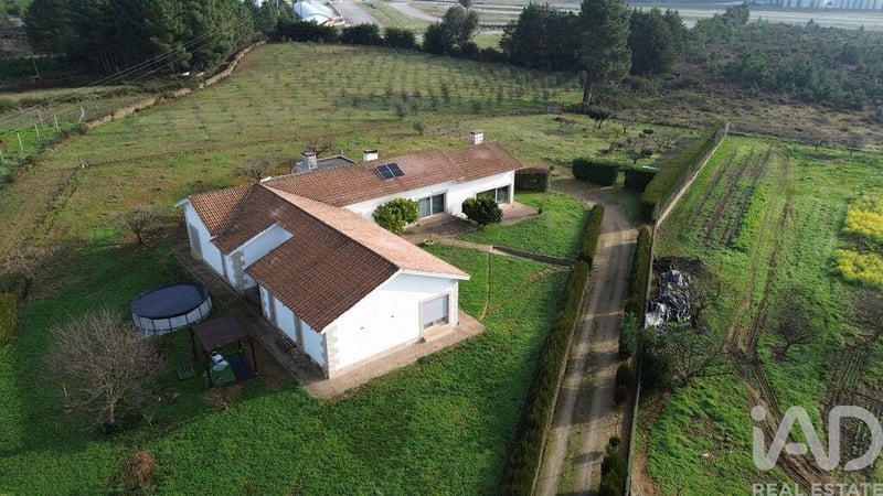 House in Folhadela - view 1