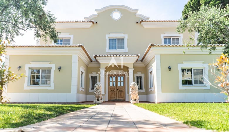 House in Almancil - view 1