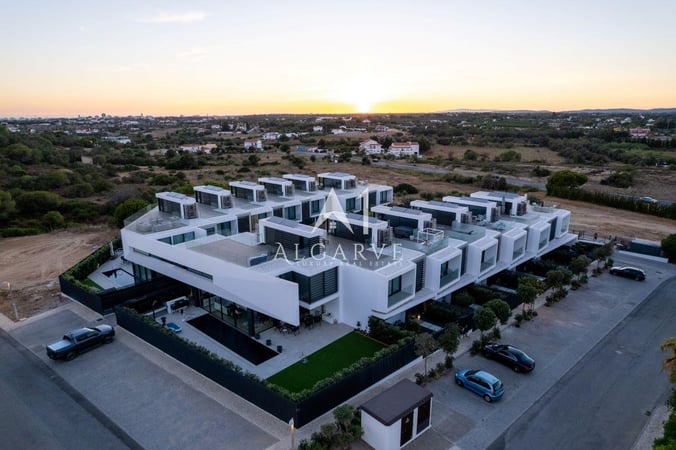 House in Almancil - view 1