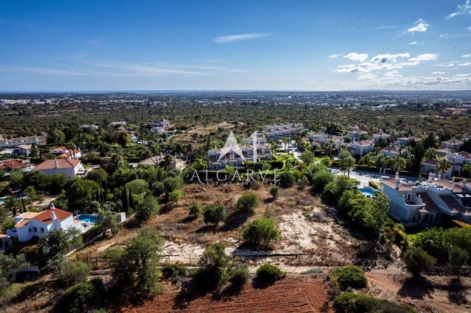 Land in Almancil - view 1