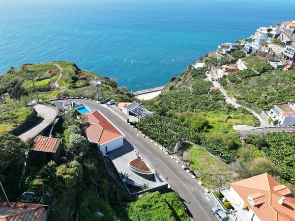 Villa in Estreito da Calheta - view 1