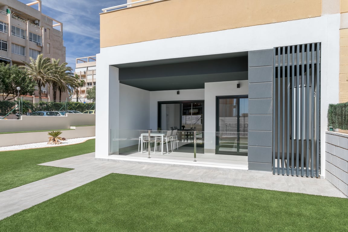 Apartment in Torrevieja - Image 2