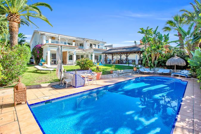 Villa in Artola - view 1