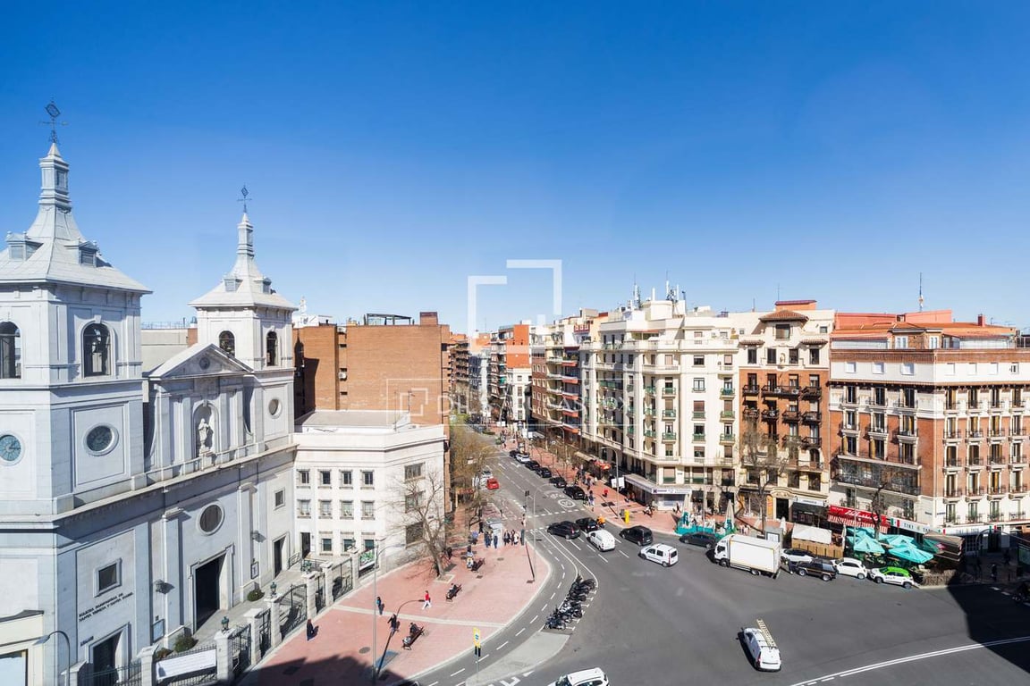 Apartment in Comunidad de Madrid - Image 3