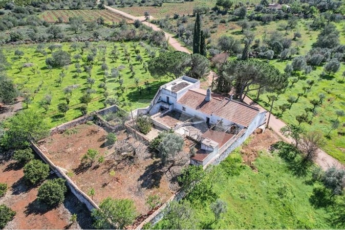 House in Sao Bartolomeu de Messines - view 1