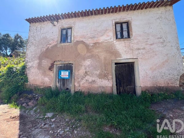 House in Coimbra (Santa Cruz) - view 1