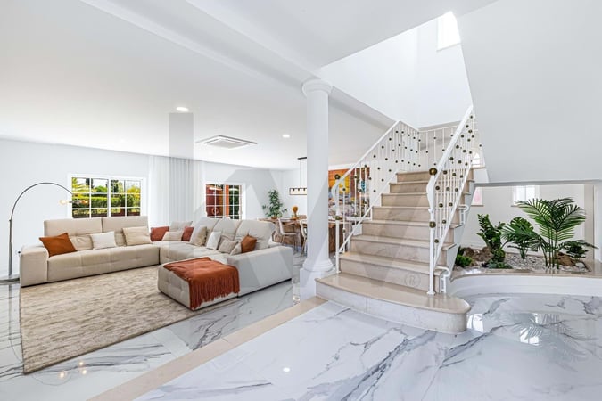 Villa in Porches - view 1