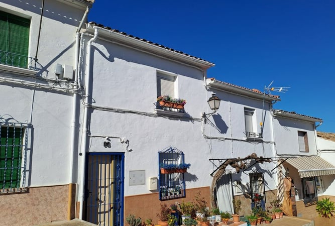 House in Venta de los Santos - view 1