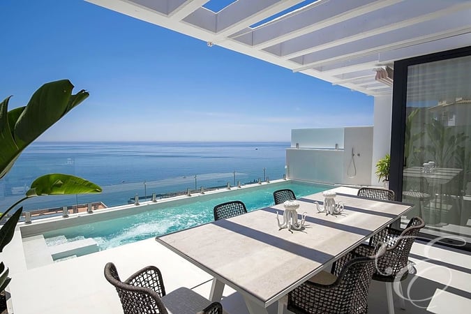 Villa in Granada - view 1