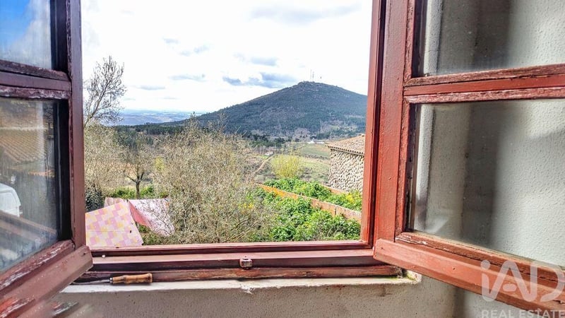 House in Castelo Rodrigo - view 1