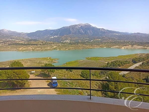 Villa in La Vinuela - view 1