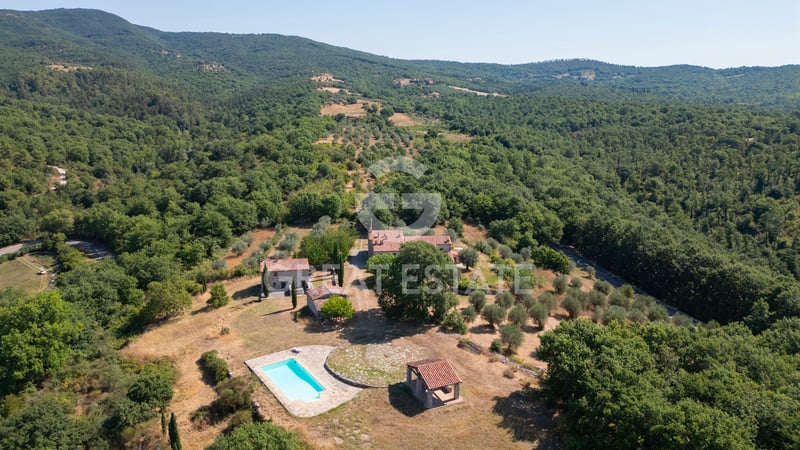 House in Montegabbione - view 1