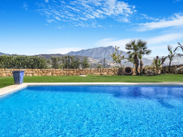 Villa in Urbanizacion la Heredia - view 1