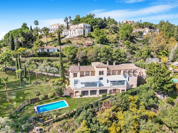 Villa in Urbanizacion la Heredia - view 1