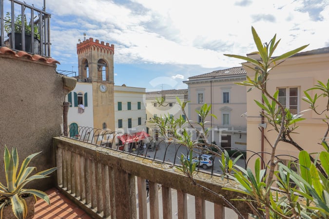 House in Castiglione del Lago - view 1