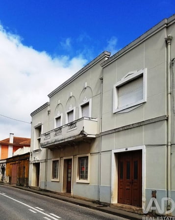 House in Bombarral - view 1