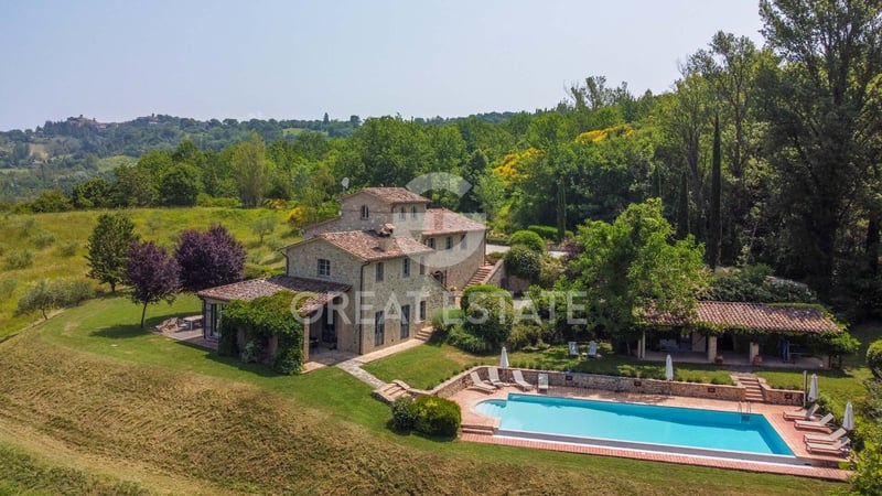 House in Montone - view 1