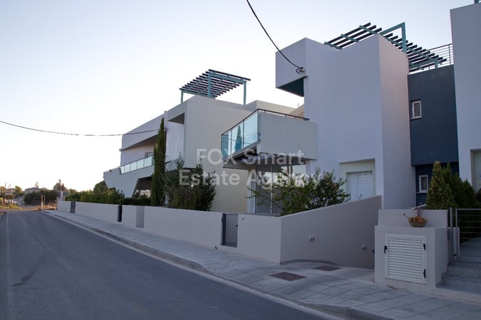 House in Agia Varvara Lefkosias - view 1