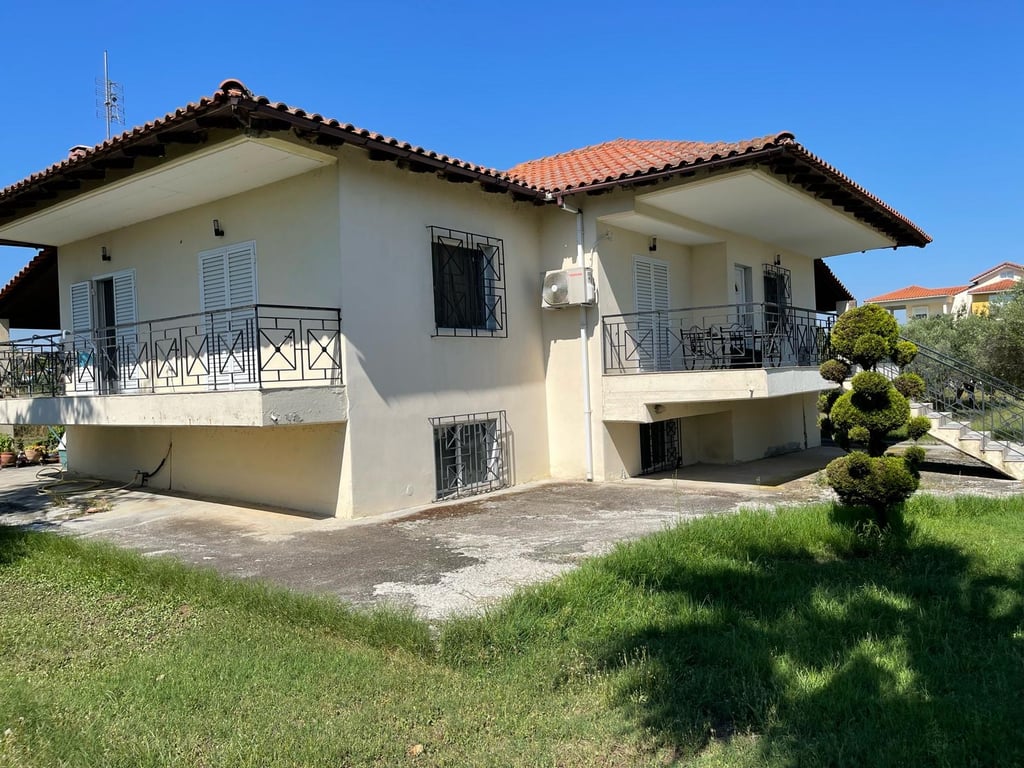House in Agia Paraskevi - Image 2