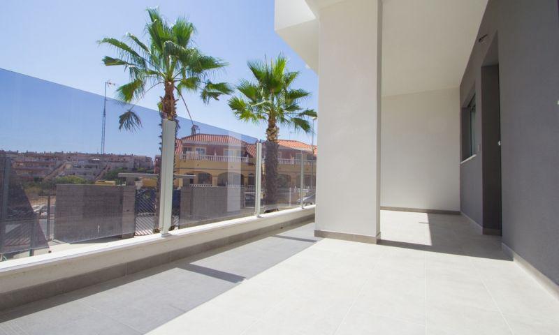 Apartment in Villamartin - Image 2