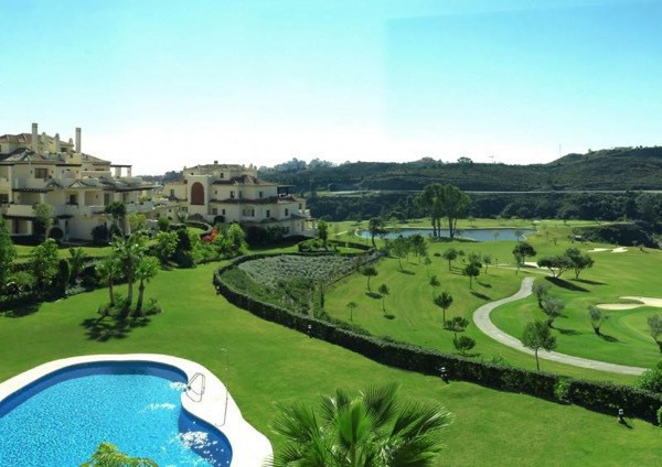 Apartment in Benahavis - view 1