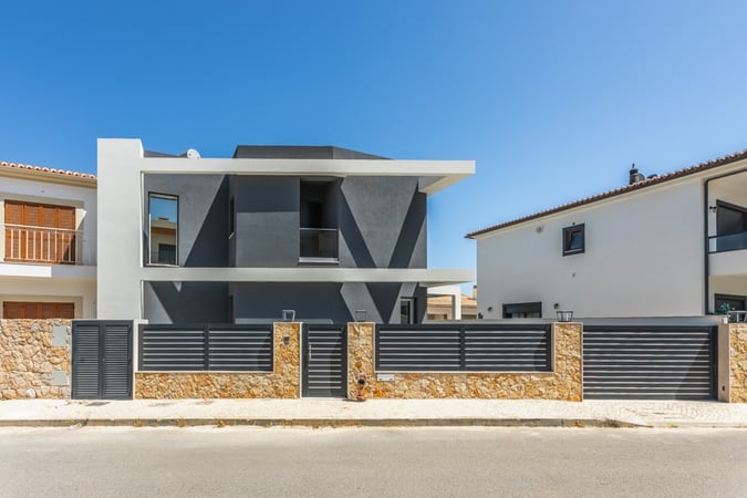 House in Mexilhoeira Grande - view 1