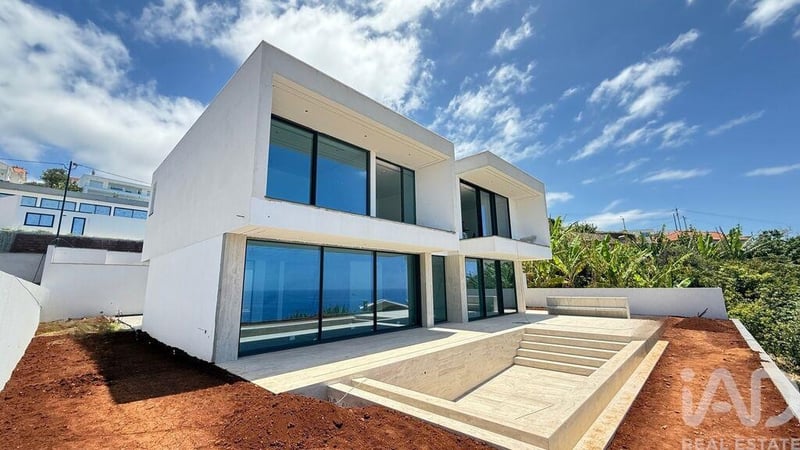 House in Funchal (Santa Maria Maior) - view 1