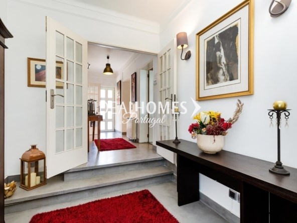 Villa in Cascais - view 1