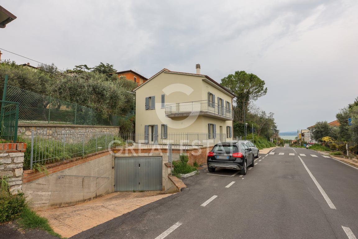House in Castiglione del Lago - Image 2