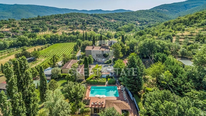 House in Tuoro sul Trasimeno - view 1