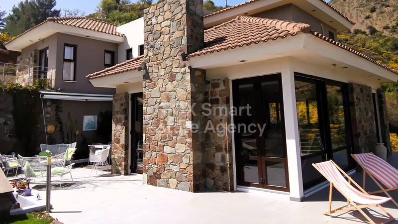 House in Kalopanagiotis - view 1