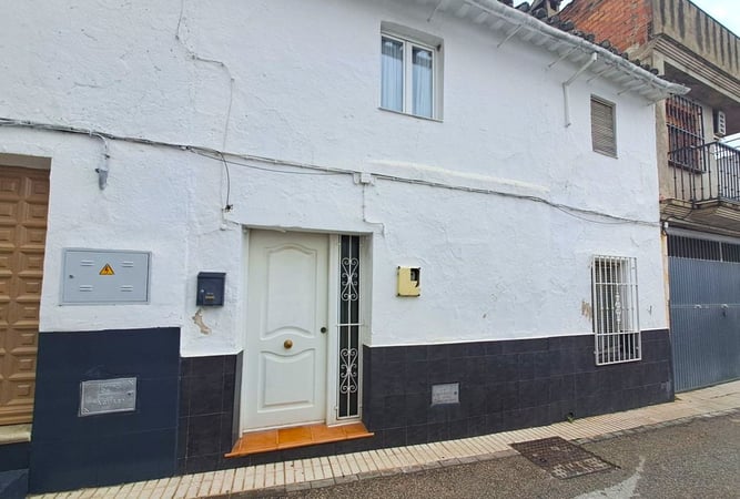 House in Alcaudete de la Jaya - view 1