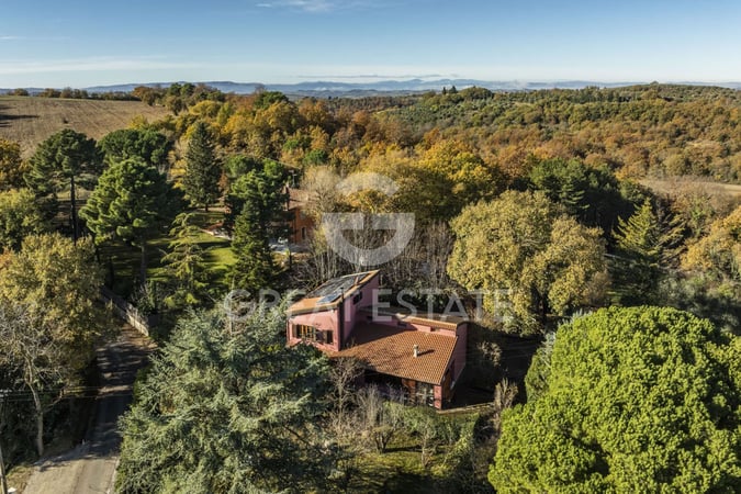 House in Pienza - view 1