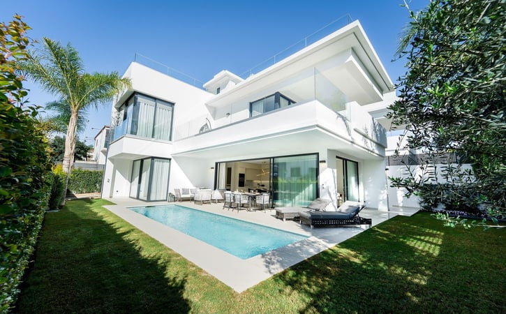 Villa in Puerto Banus - view 1