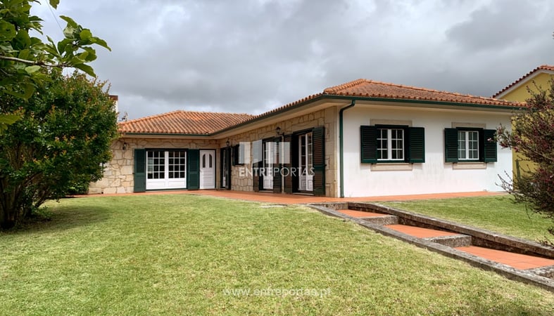 House in Vila Praia de Ancora - view 1