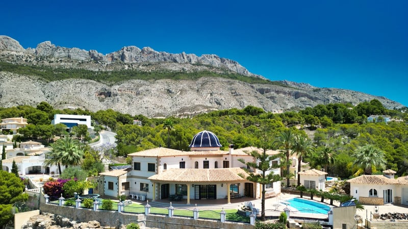 Villa in Bernia - view 1