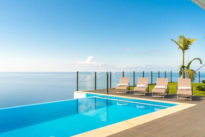 Villa in Estreito da Calheta - view 1