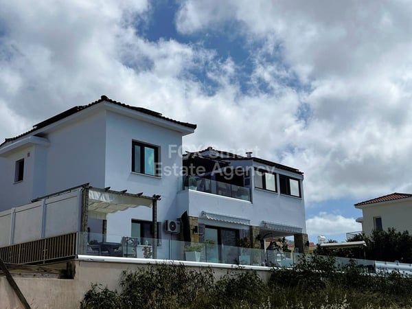 House in Tala - view 1