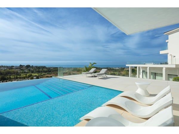 House in Benahavis - view 1